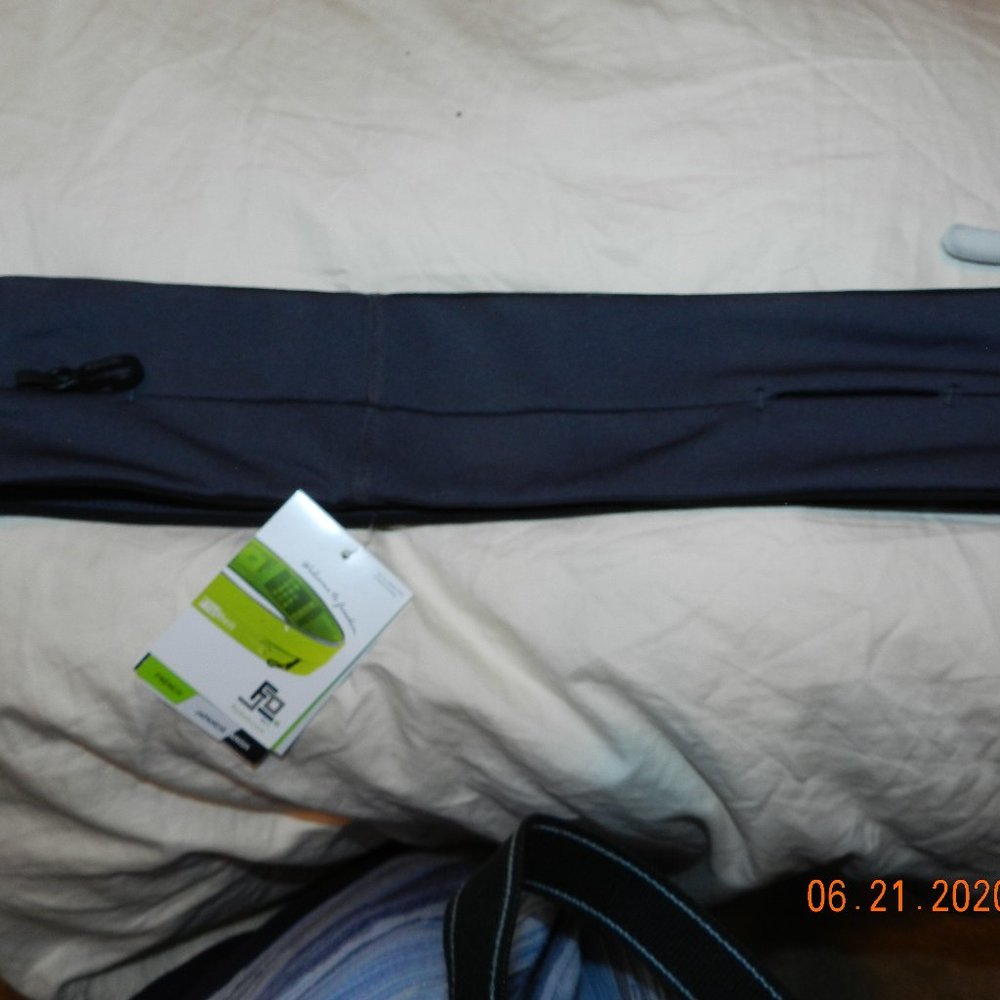 NWT Flip Belt Carbon
